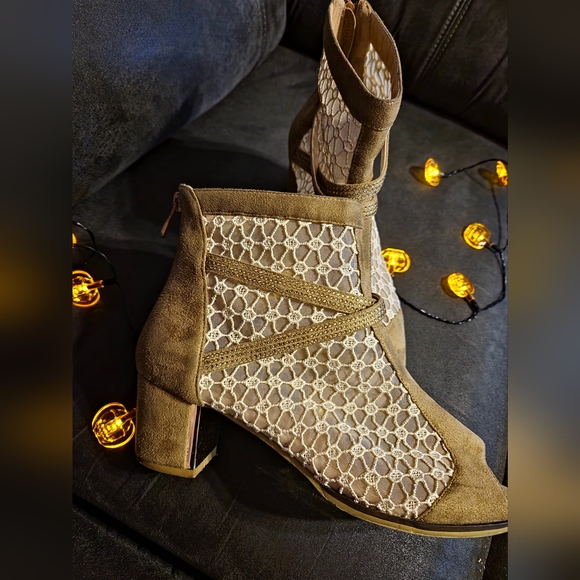 MIDNIGHT VELVET  Peep Toe Lace zip up Ankle Booties sz9 - Picture 15 of 16